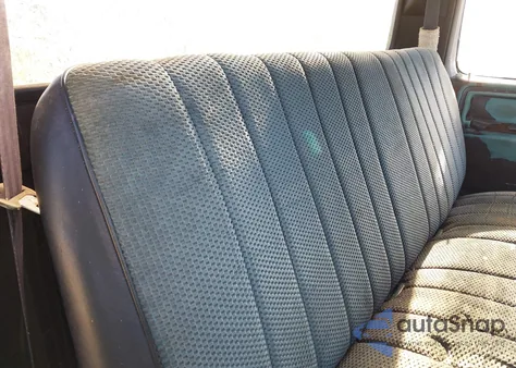 1983 Ford F100 z USA, uszkodzony, nr VIN 1FTCF10Y2DNA53993